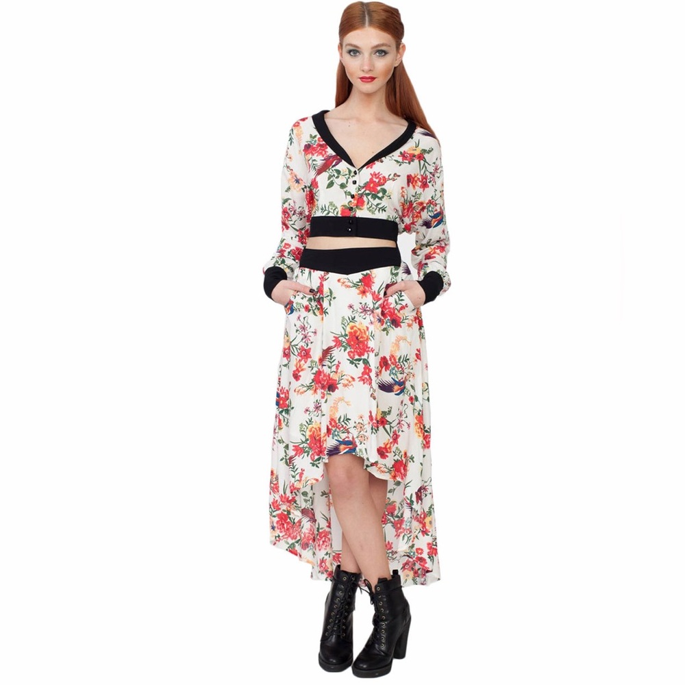 Alice’s Pig 2Piece Floral V-Neck Skirt Set With Top with Black Accents  NWT 6